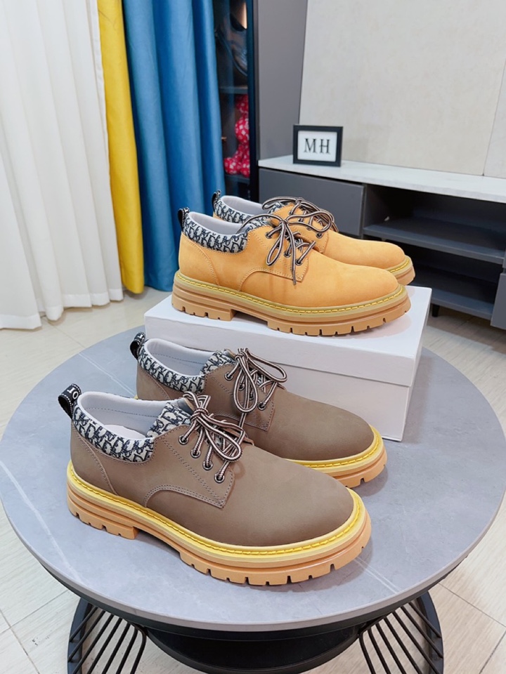 I5 Dior 迪奥  低帮新品进口头层磨砂牛皮 皮里,欧美大师设计 完美造型打造专柜品质,纯色生㬵耐磨大底,原单品质,设计上很独特的美,超级百搭也很舒服的.高档不失品味,时尚、防寒保暖绝对的焦点 38-44码