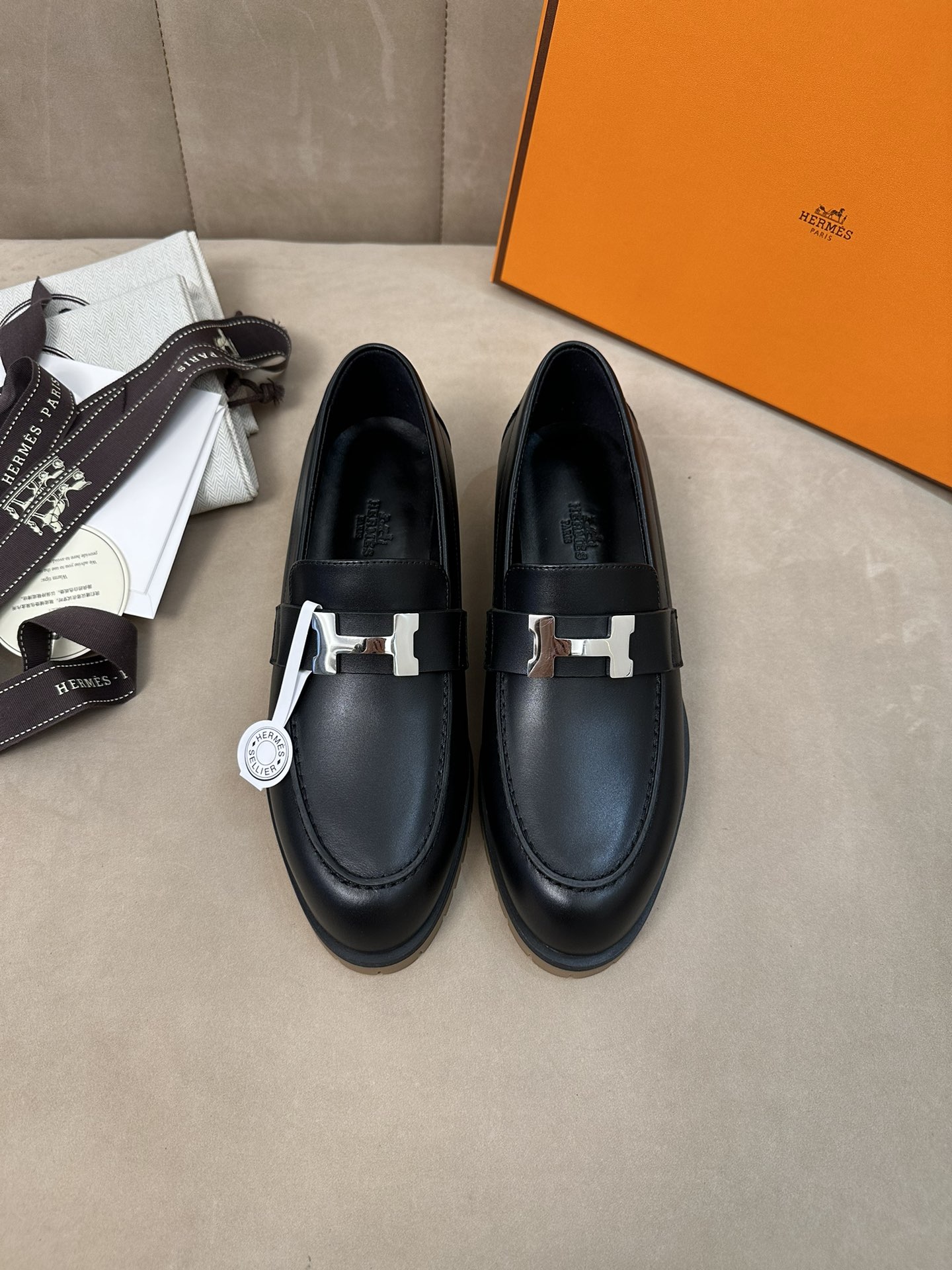 What is AAA quality
 Hermes Shoes Loafers website to buy replica
 Black Steel Buckle Calfskin Cowhide Genuine Leather Fashion Casual