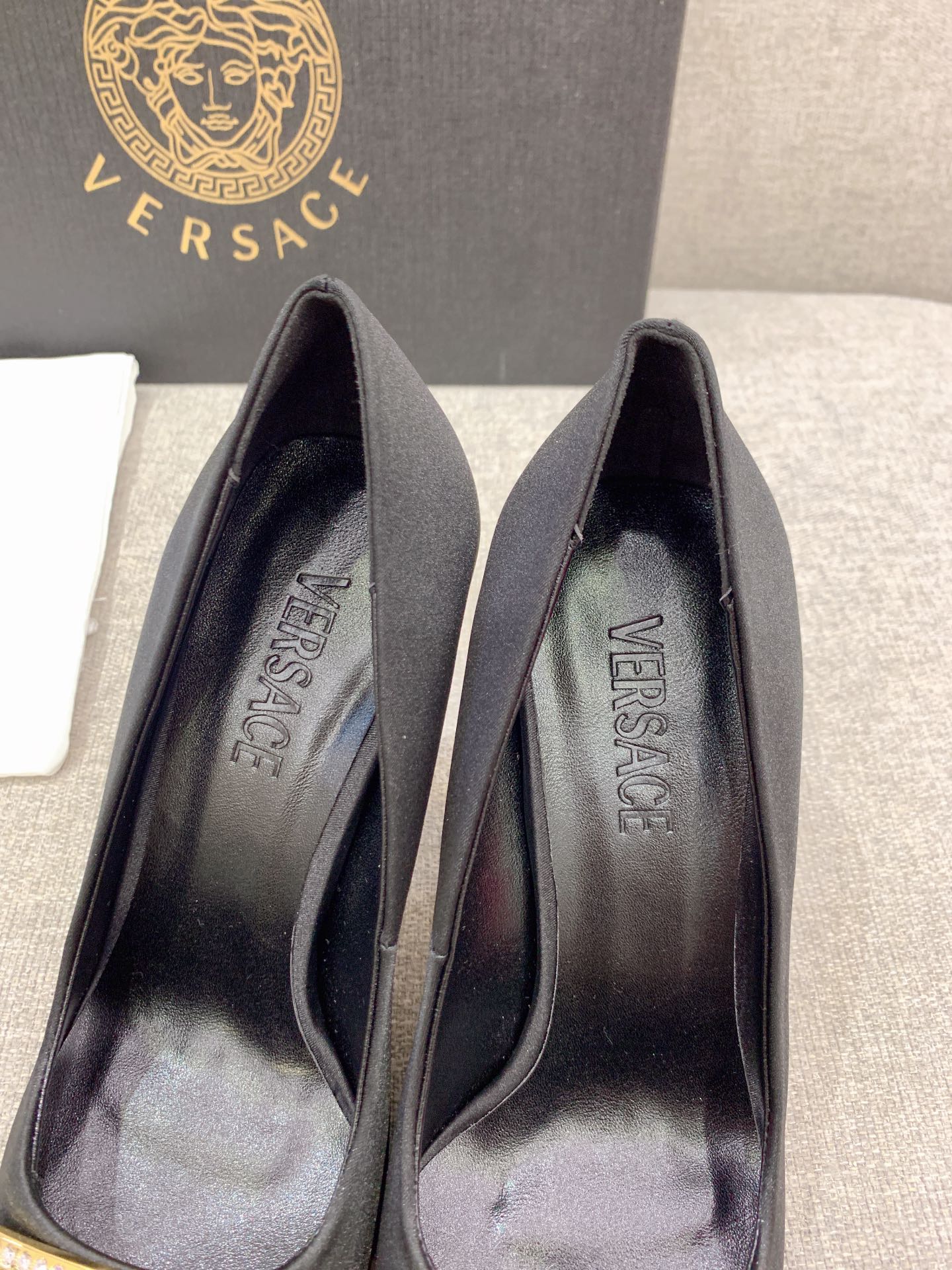 Plant Price: $675 Versac Heel-Shoe: Silky 10cm Tall, Sizes 35-39 - 图片 6