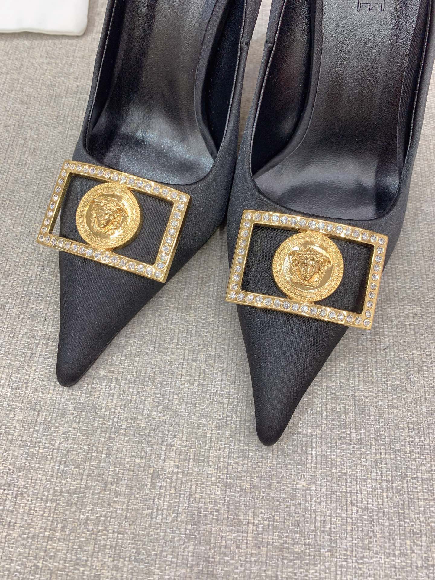 Plant Price: $675 Versac Heel-Shoe: Silky 10cm Tall, Sizes 35-39 - 图片 5