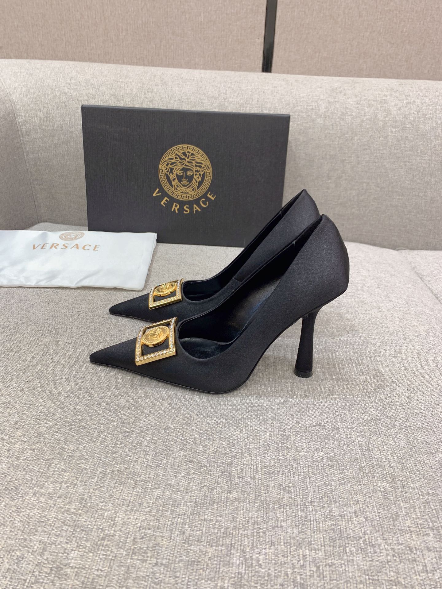 Plant Price: $675 Versac Heel-Shoe: Silky 10cm Tall, Sizes 35-39 - 图片 3