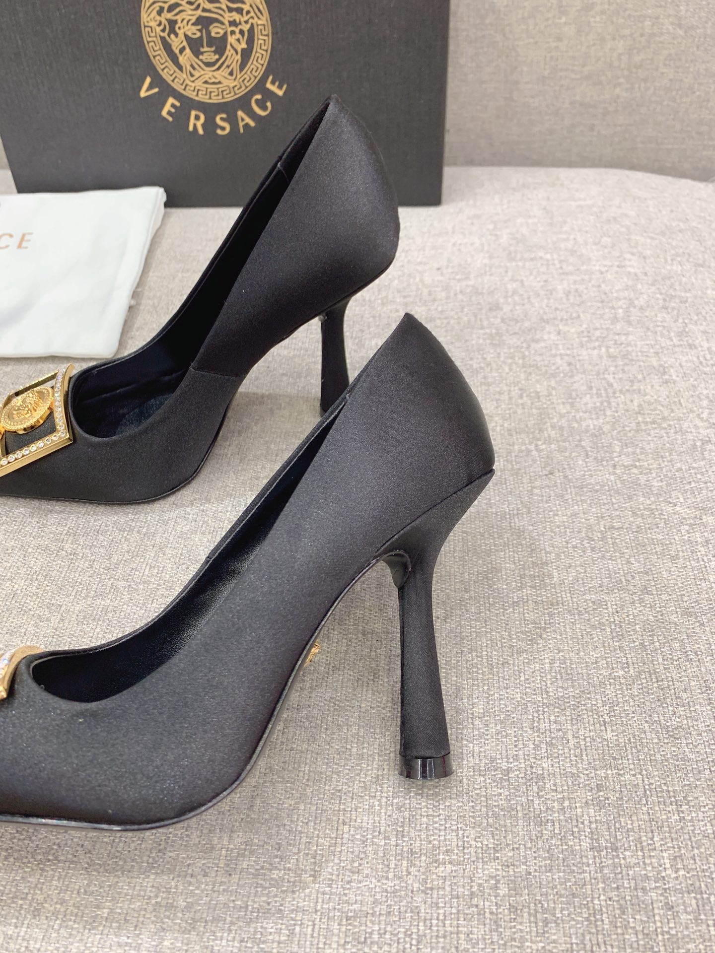 Plant Price: $675 Versac Heel-Shoe: Silky 10cm Tall, Sizes 35-39 - 图片 7