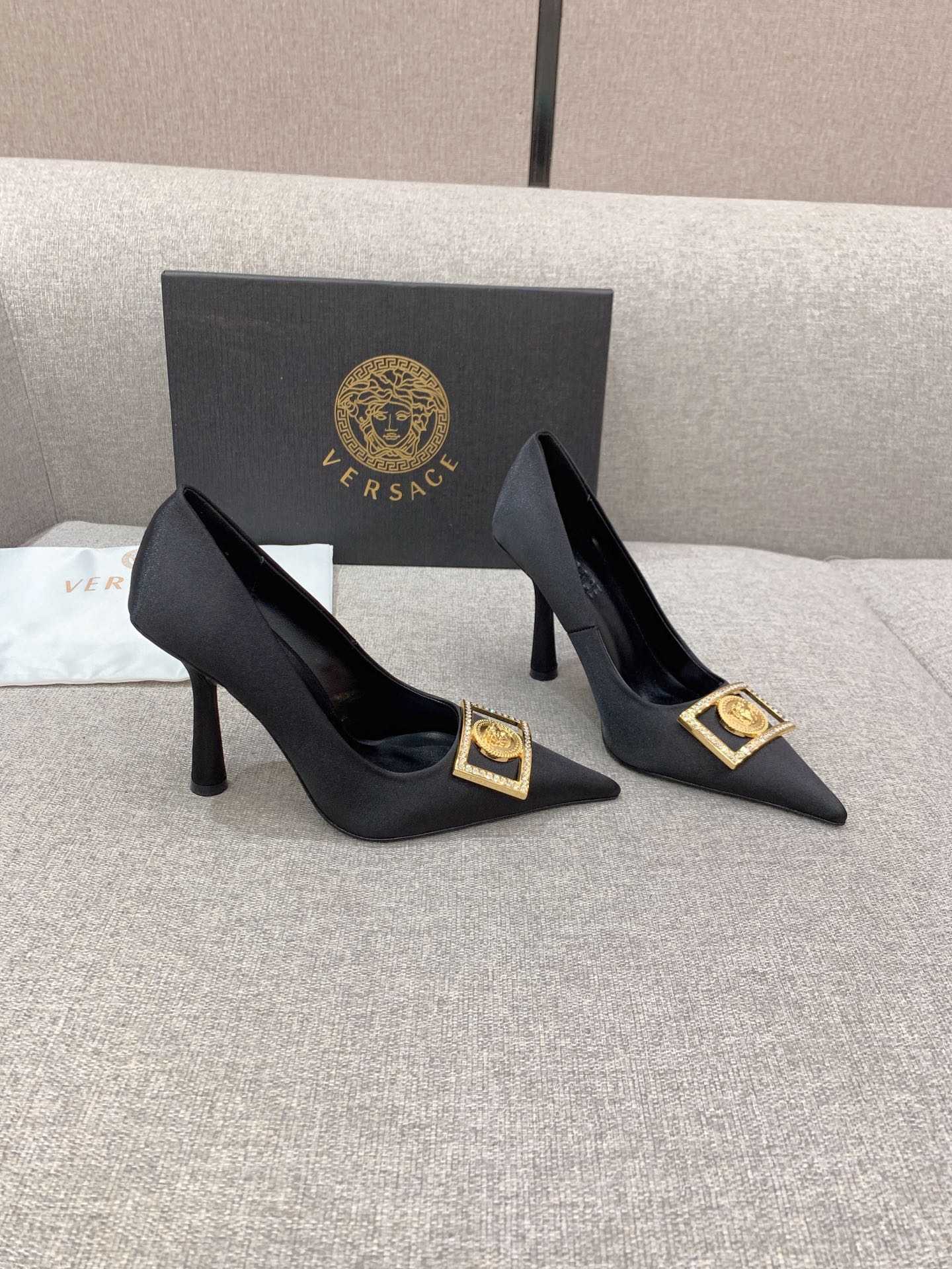 Plant Price: $675 Versac Heel-Shoe: Silky 10cm Tall, Sizes 35-39 - 图片 2