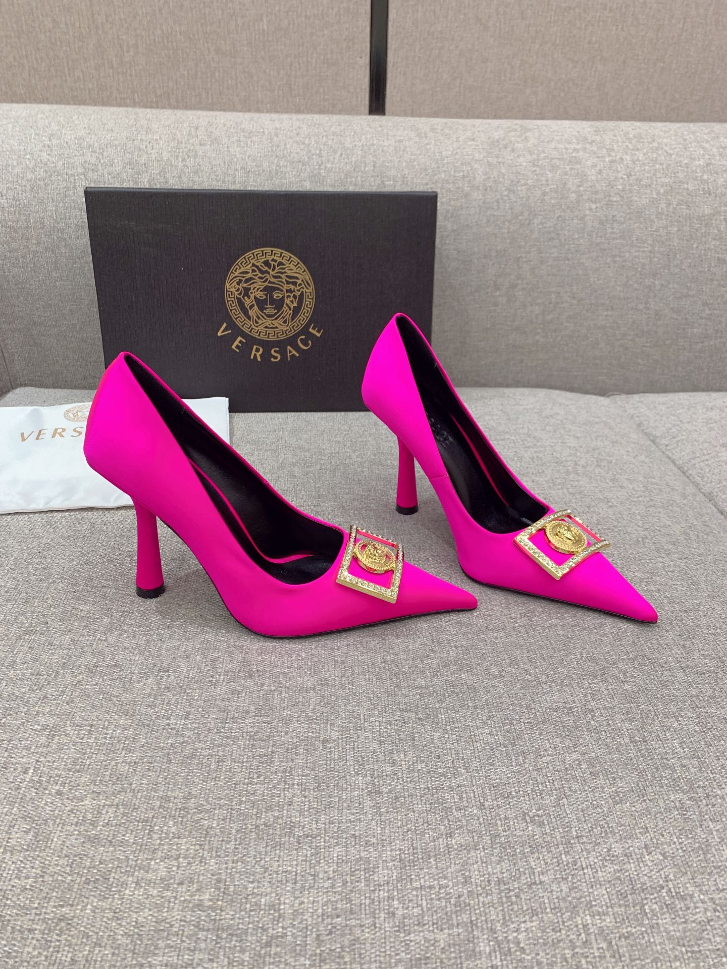 Plant Price: $675 Versace Heel-Shoe Rigging: Silky 10cm Tall, 35-39 - 图片 2