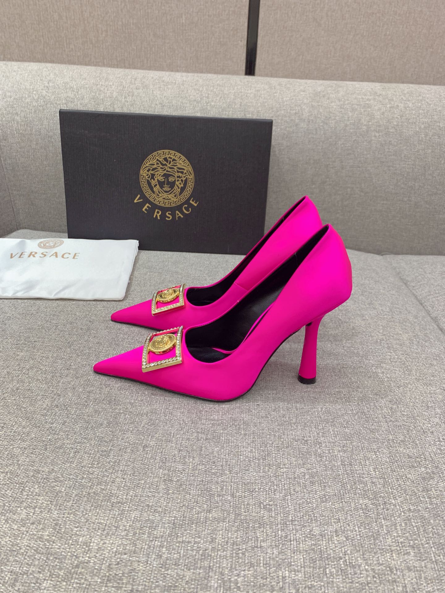 Plant Price: $675 Versace Heel-Shoe Rigging: Silky 10cm Tall, 35-39 - 图片 3