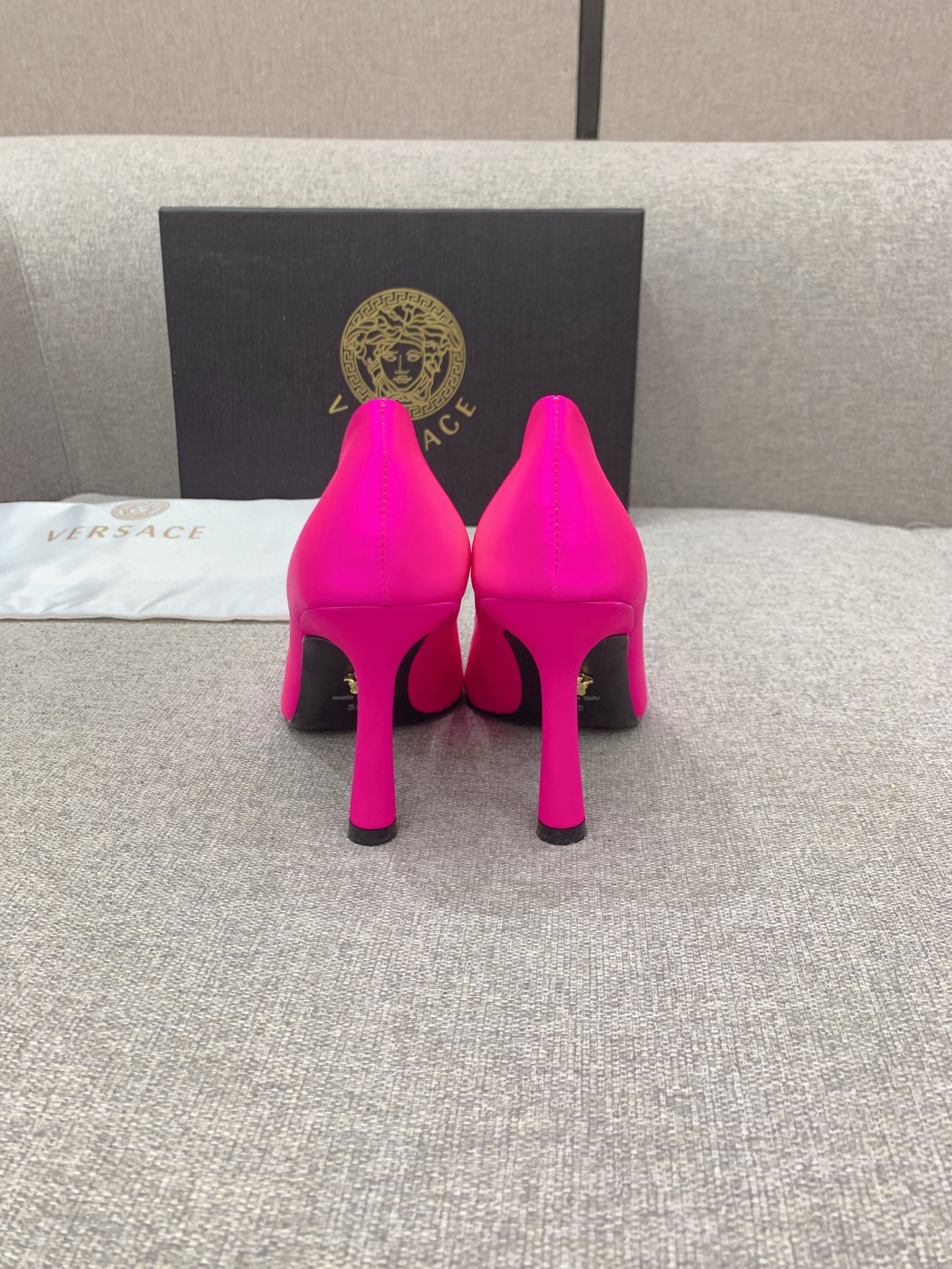 Plant Price: $675 Versace Heel-Shoe Rigging: Silky 10cm Tall, 35-39 - 图片 8