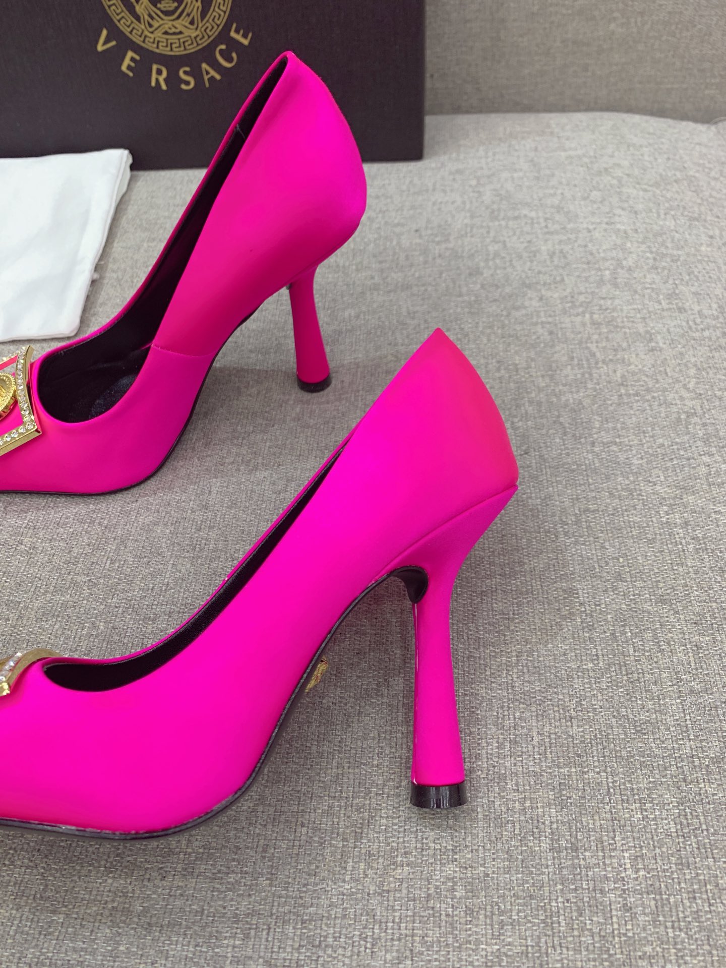 Plant Price: $675 Versace Heel-Shoe Rigging: Silky 10cm Tall, 35-39 - 图片 7