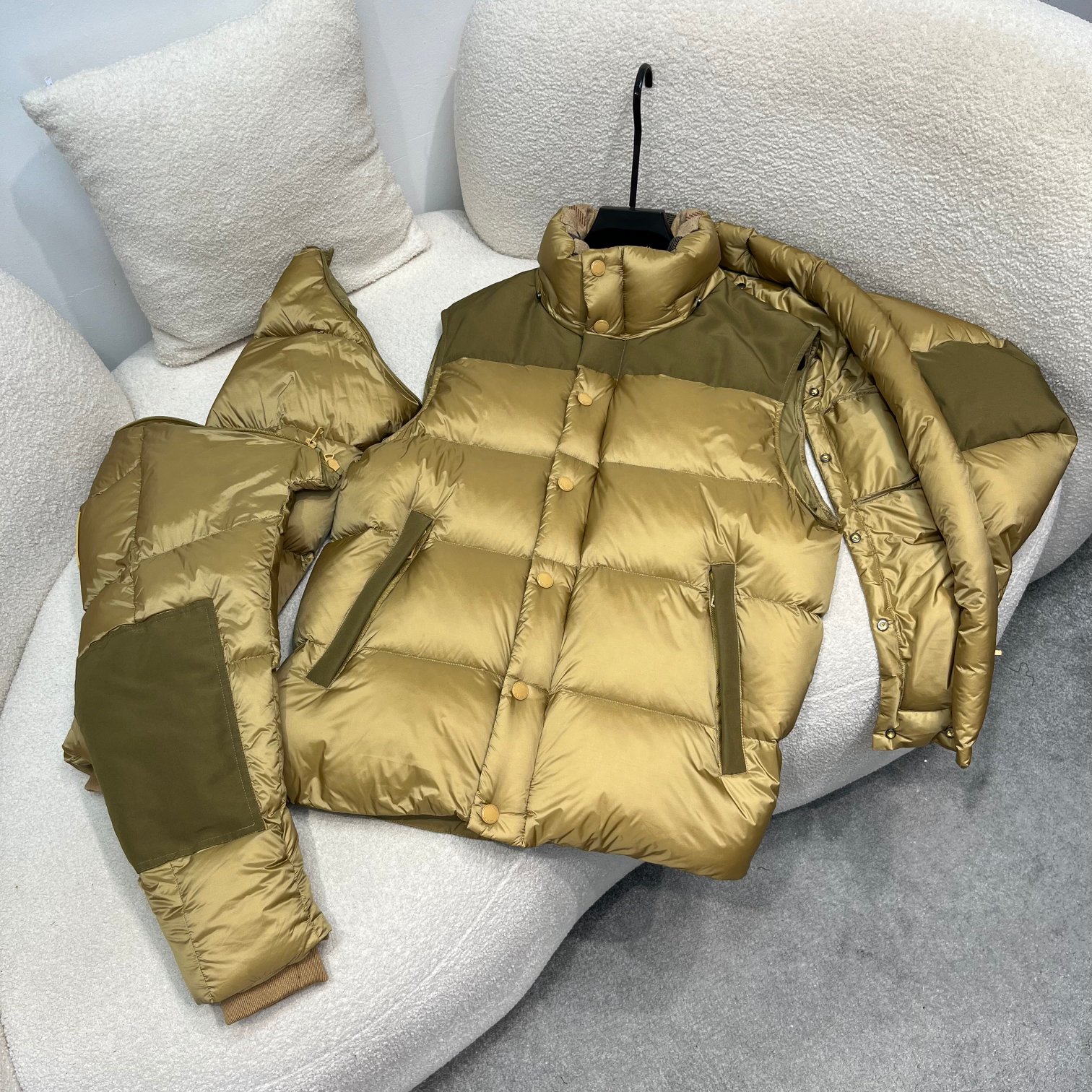 B*rry 巴宝莉 22Fw 冬季新款衣袖和帽子可拆卸羽绒服外套