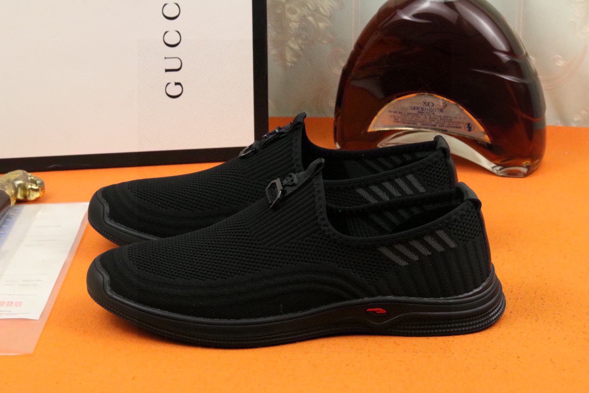 I0 高品质Gucci  古奇  米兰展新品男鞋出炉了，官网 1制作原版，续写魅力传承，创新与致敬年轻时尚的你必须拥有活动垫脚无臭脚；进口飞织弹力布鞋面耐磨橡胶底；适合四季穿着 ，时尚百搭。码数:38-43