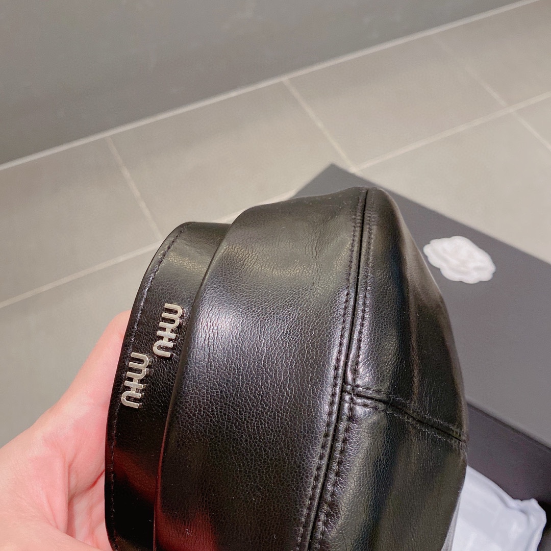 miumiu缪缪2022秋冬新款贝雷帽