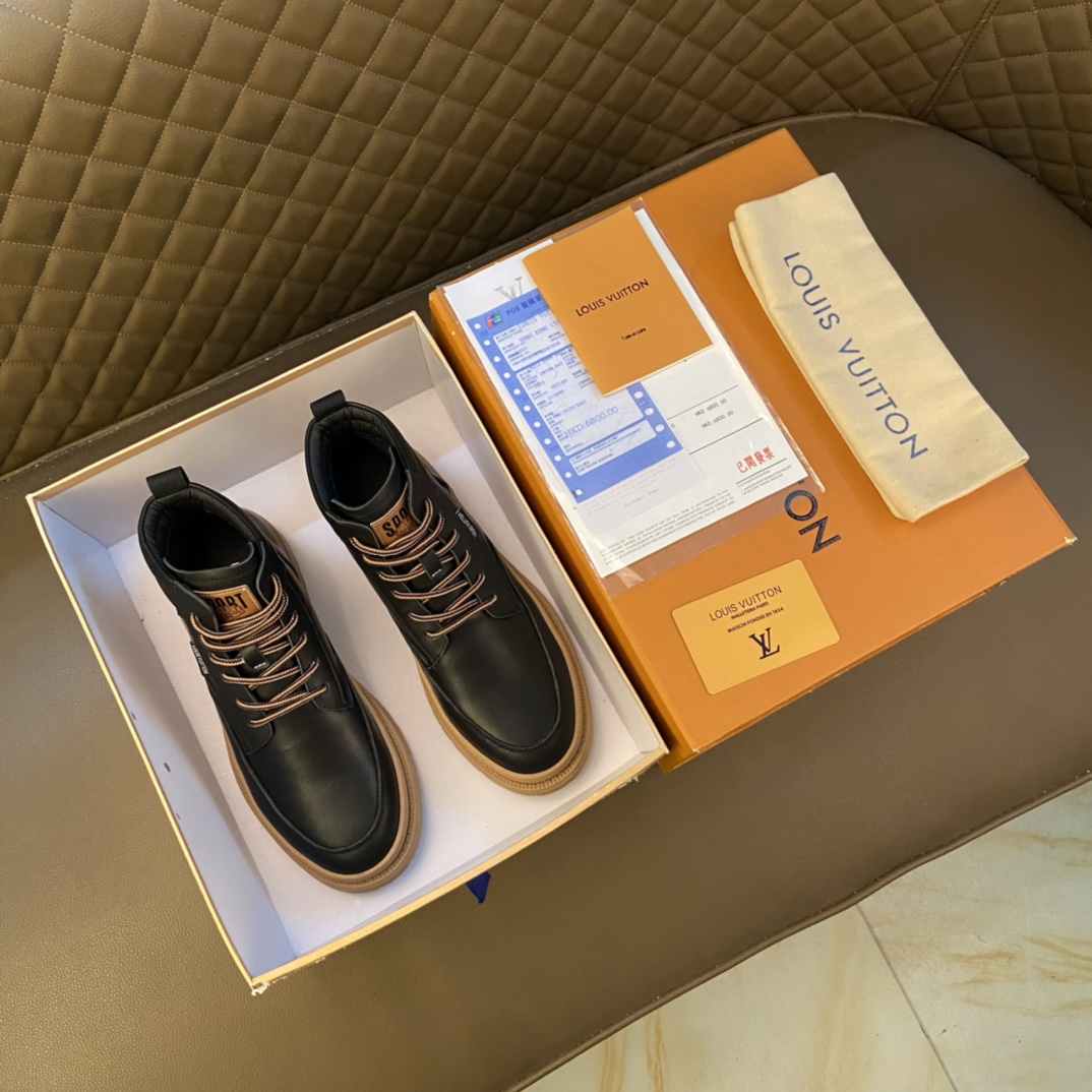 J0 LOUlS VUlTTON 高帮路易威登～独特现风运动鞋.LV专柜代购休闲鞋 男士2022专柜同步发售,意大利进口原版品牌精选头层柔软磨砂牛皮 羊皮内里 拒绝脱色磨脚鞋底：原厂特供原版底,.法国懒人风格设计 套脚 贴原单品质 超舒服原版底 .就好像实物拍摄实物更赞 适合户外司机驾车完美 高品质板鞋,男装男鞋码数：38-44 45可定做 黑色 白色 棕色 三色 选