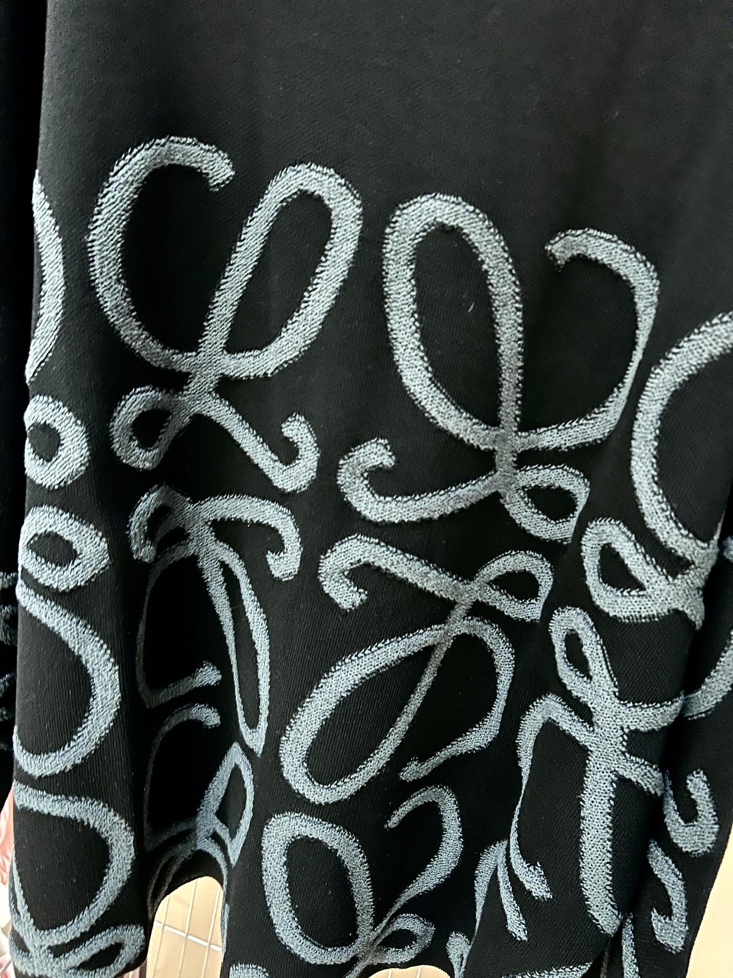 LOEWE 双色提花毛衣慵懒随性风十足🧶宽松版型