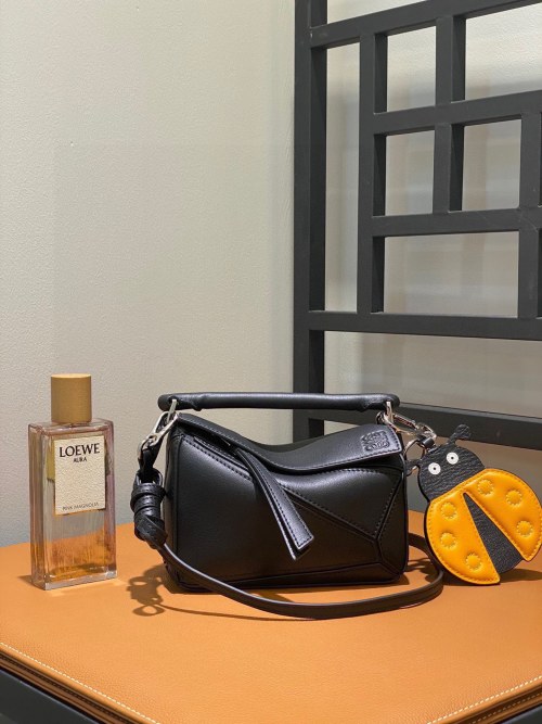 Loewe Mini Puzzle Bag in Black Leather with Ladybug Charm, 18cm 1 Loewe Mini Puzzle Bag in Black Leather with Ladybug Charm, 18cm