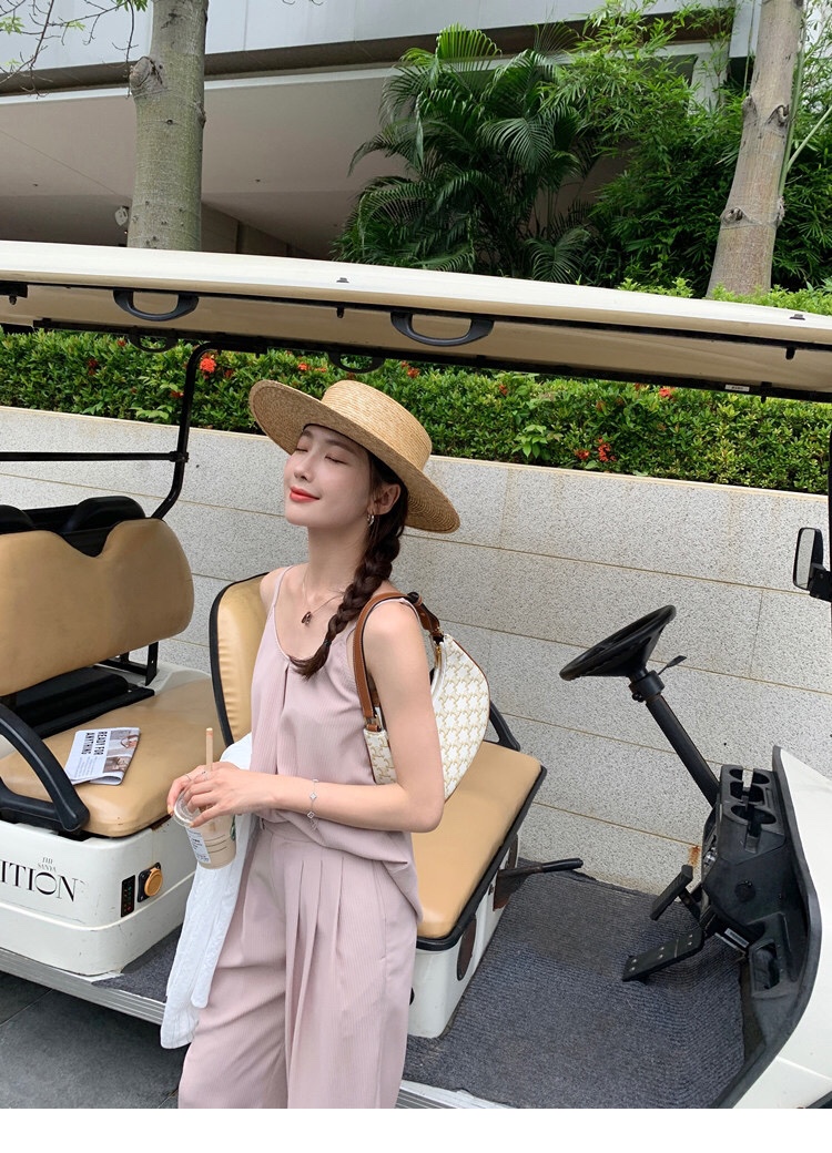 Celine The popularity of armpit bags is unstoppable, a great item to enhance your temperament