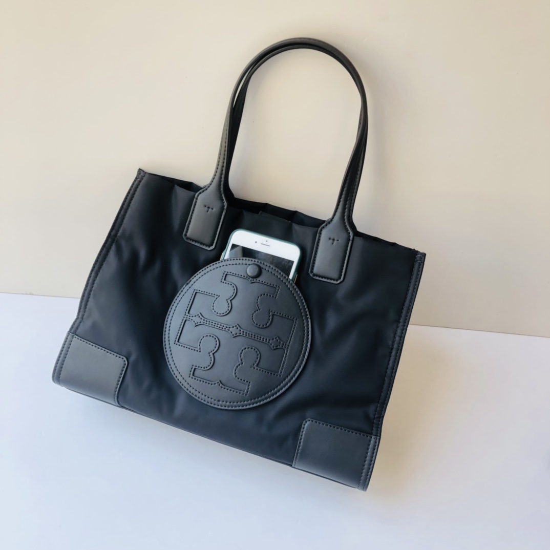 Tory Burch ～这是新款 ，款号0078大号，大小号 ，新logo 新里布 这是小号
