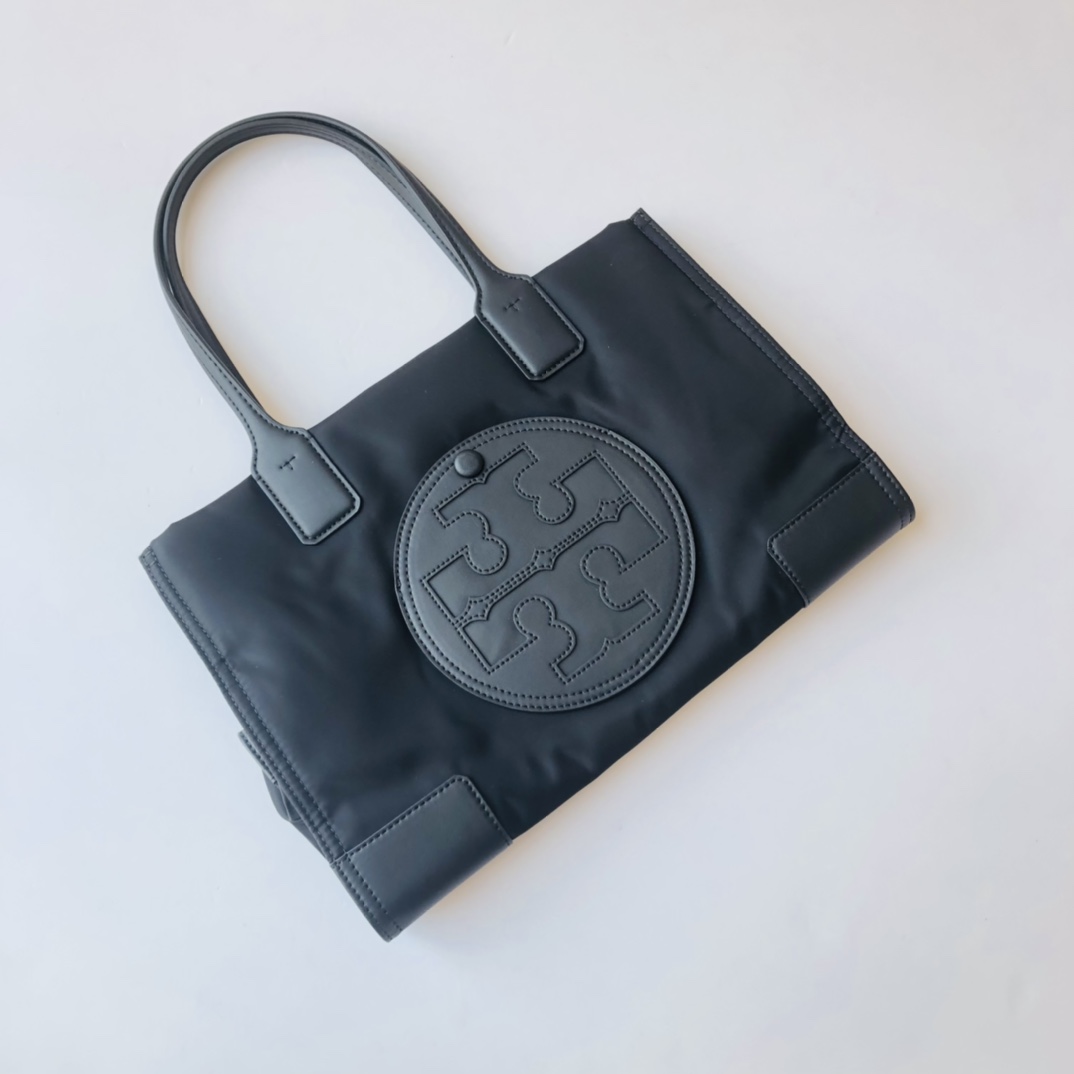 Tory Burch ～这是新款 ，款号0078大号，大小号 ，新logo 新里布 这是小号