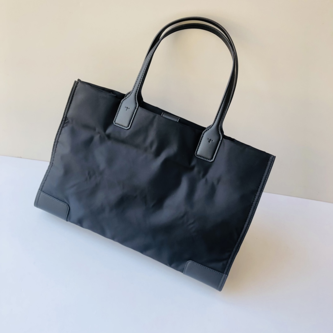 Tory Burch ～这是新款 ，款号0078大号，大小号 ，新logo 新里布 这是大号