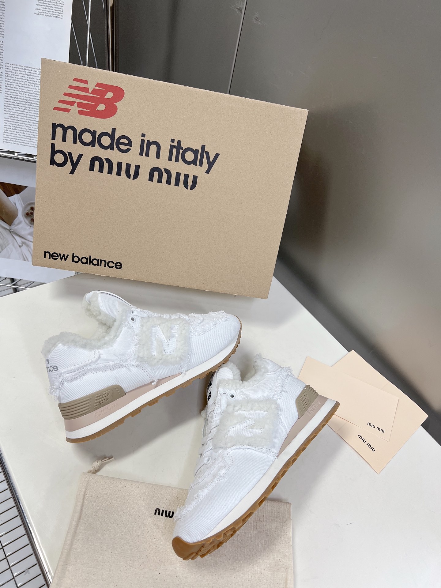 MiuMiu️NewBalance574联名系列各大品牌都热衷于跨界联名缪缪这次联名诚意满满非常有亮点️