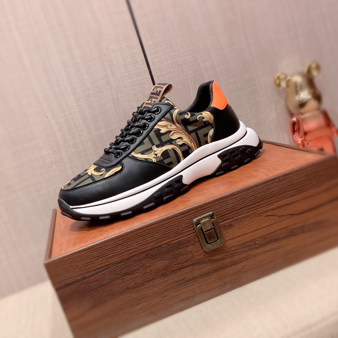 I5 Fendi 芬迪  最新爆款休闲鞋,顶端品牌奢侈～代购,顶级～质量.专柜同卖产品鞋面選用进口透气牛皮搭配布面料材质透气羊皮内里精细做工.原版个性时尚柔软橡膠耐磨防滑大底,上脚轻巧舒适,实物拍摄實物更好看,009广州码: 38-44. 2色可选