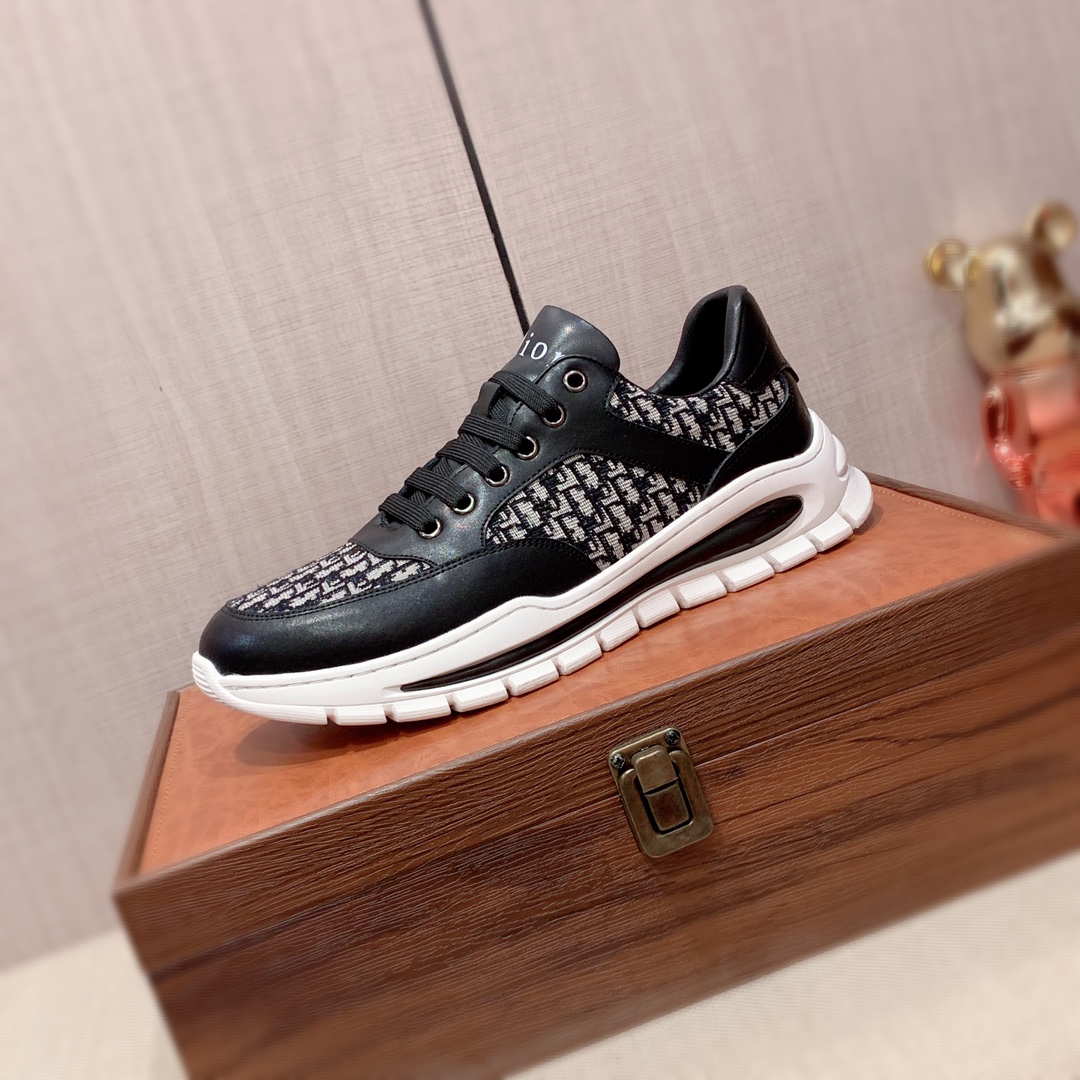 I5 迪奥 Dior  最新爆款休闲鞋,顶端品牌奢侈～代购,顶级～质量.专柜同卖产品鞋面選用进口透气牛皮搭配布面料材质透气羊皮内里精细做工.原版个性时尚柔软橡膠耐磨防滑大底,上脚轻巧舒适,实物拍摄實物更好看,122广州码: 38-44.3色可选