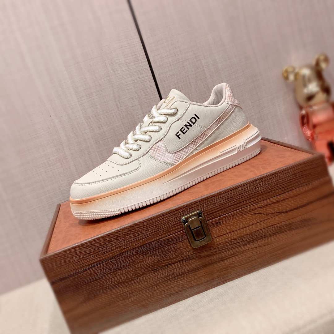 I5 Fendi 芬迪  最新爆款休闲鞋,顶端品牌奢侈～代购,顶级～质量.专柜同卖产品鞋面選用进口透气特殊材质透气内里精细做工.原版个性时尚柔软橡膠耐磨防滑大底,上脚轻巧舒适,实物拍摄實物更好看,002码: 39-44.