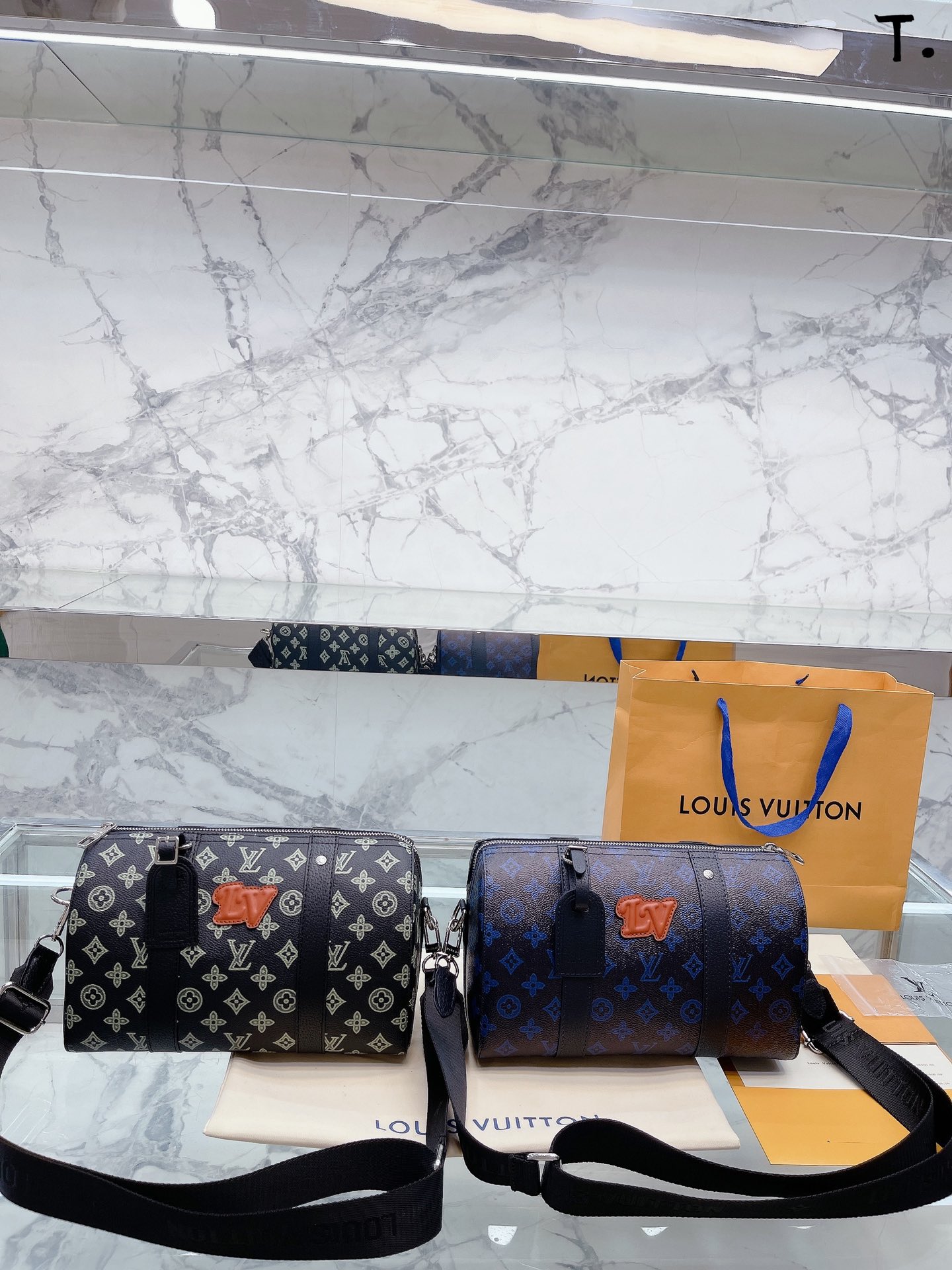 J0  Louis Vuitton 路易威登 LV  Denim S枕头包 27 18 cm 礼盒包装