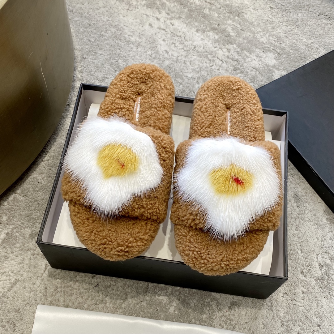 CHANEL Wool Slippers Quilted Lambswool Wool Curl Lining Rubber Anti-Slip Sole Boutique Packaging