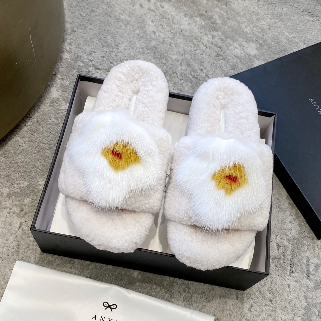 CHANEL Wool Slippers Quilted Lambswool Curly Wool Lining Rubber Non-Slip Sole Boutique Packaging