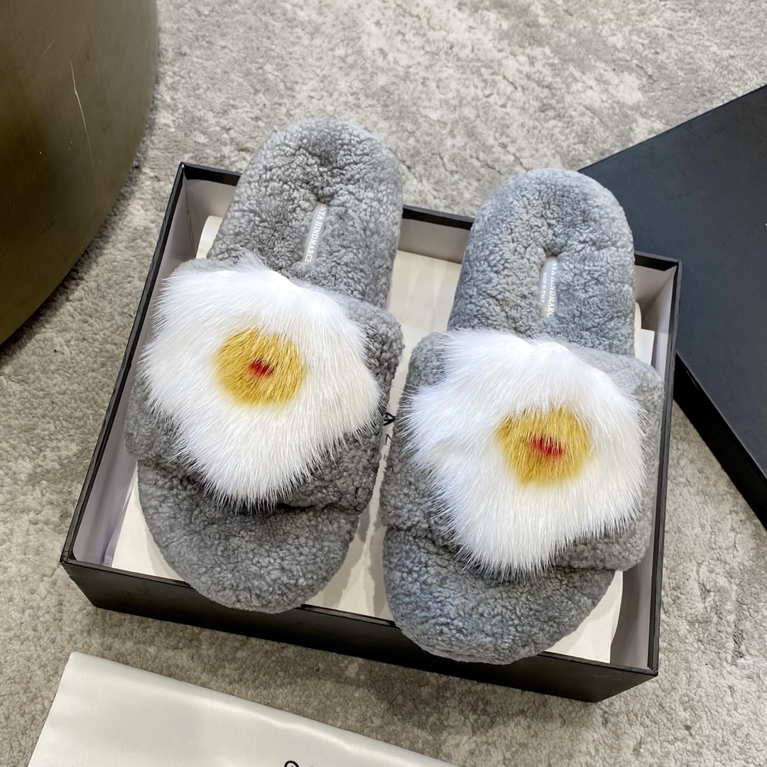 CHANEL Wool Slippers Quilted Lambswool Wool Curl Lining Rubber Anti-Slip Sole Boutique Packaging