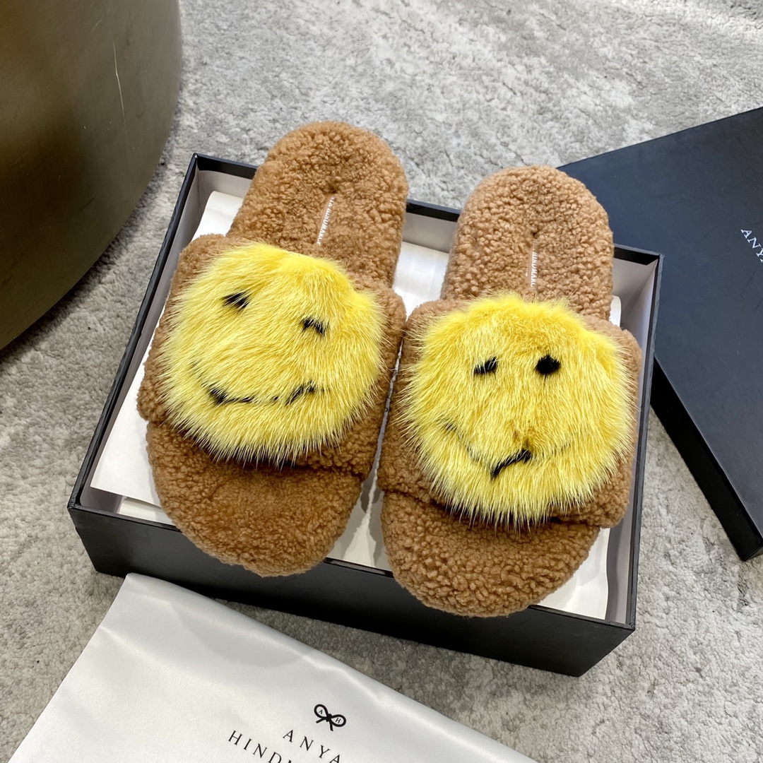 CHANEL Wool Slippers Quilted Lambswool Wool Curl Lining Rubber Anti-Slip Sole Retail Packaging