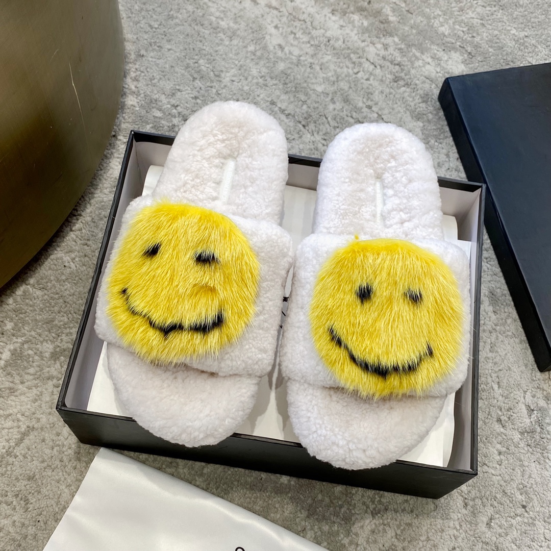 CHANEL Wool Slippers Quilted Lambswool Curly Wool Lining Rubber Non-Slip Sole Boutique Packaging