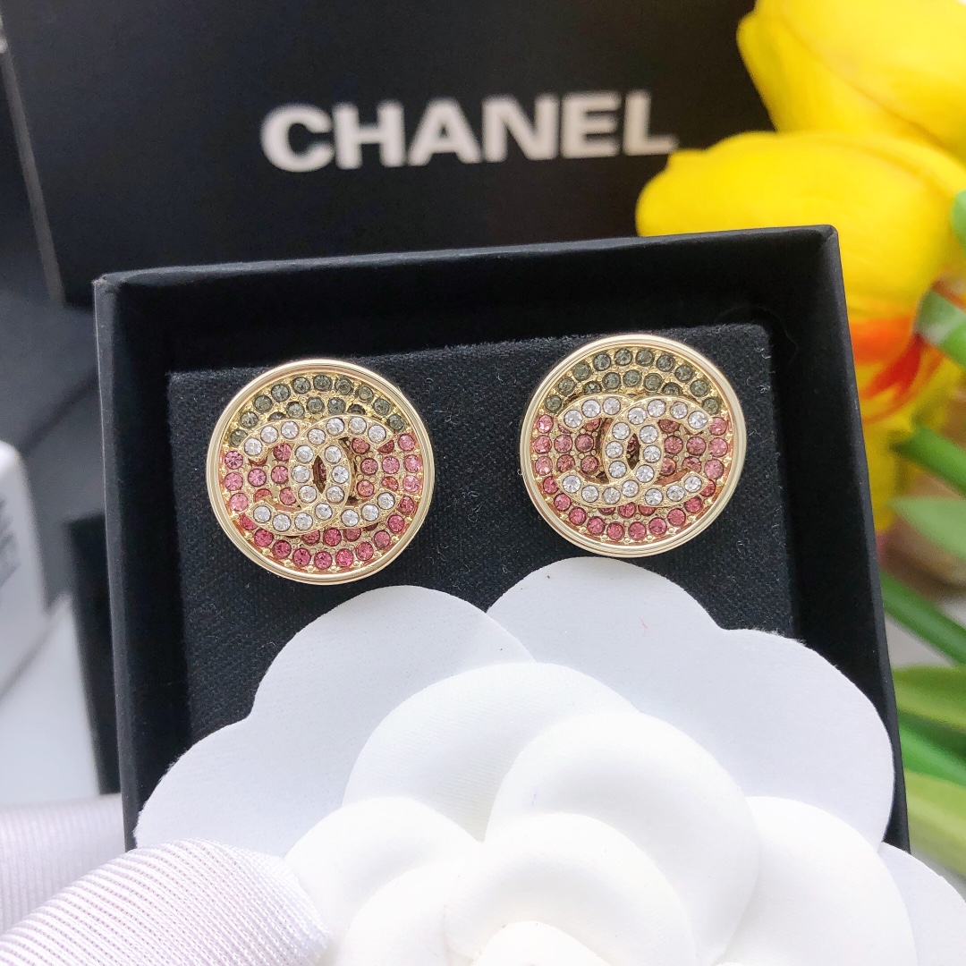 NO:105333,51 number XED0240 red 51 number XED0270 blue new small fragrance double c round gradient earrings, jewelry boutique1986090951编号XED0240红色 51编号XED0270蓝色 新款小香双c圆形渐变耳钉,饰品精品,Jewelry