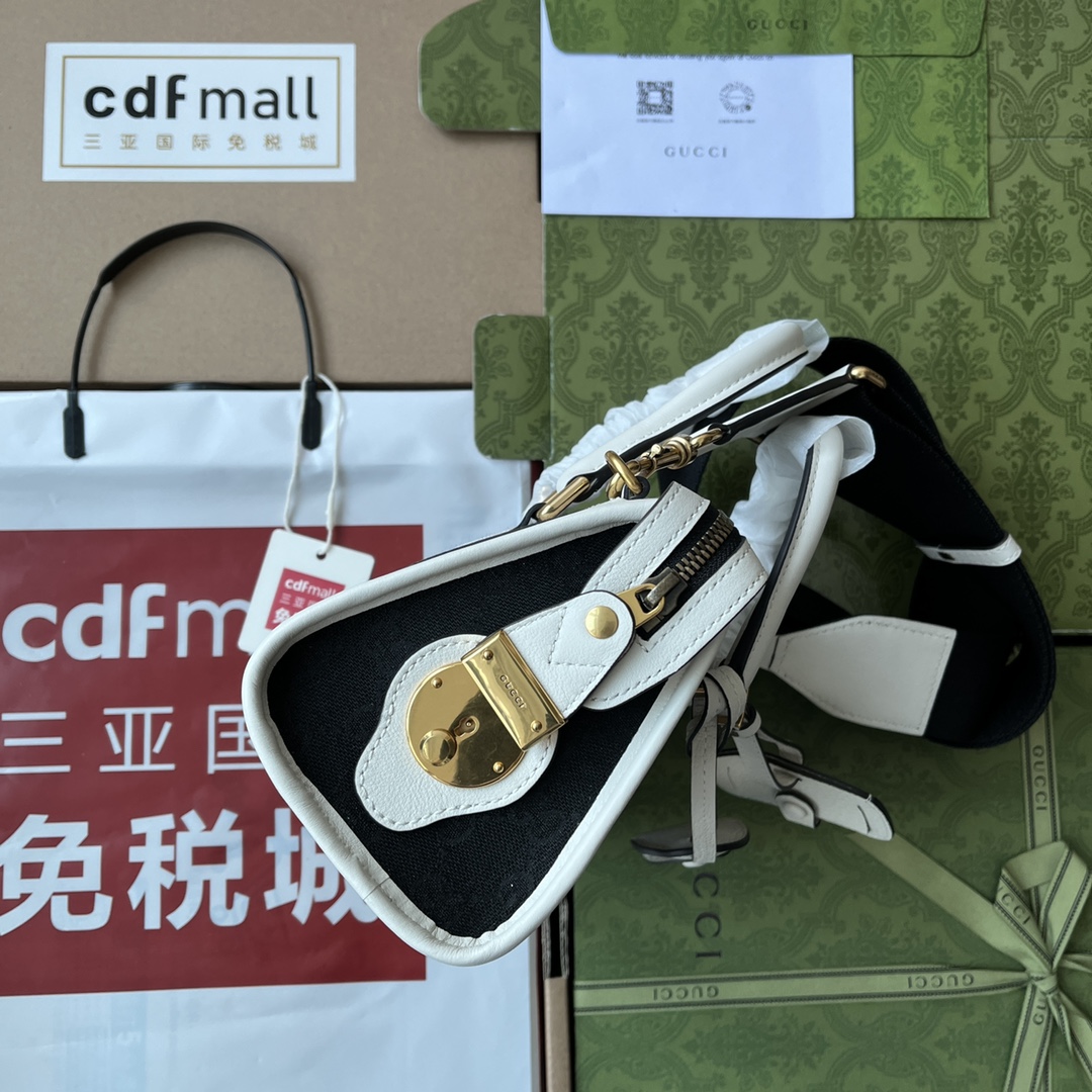 Gucci Black White GG canvas everyday