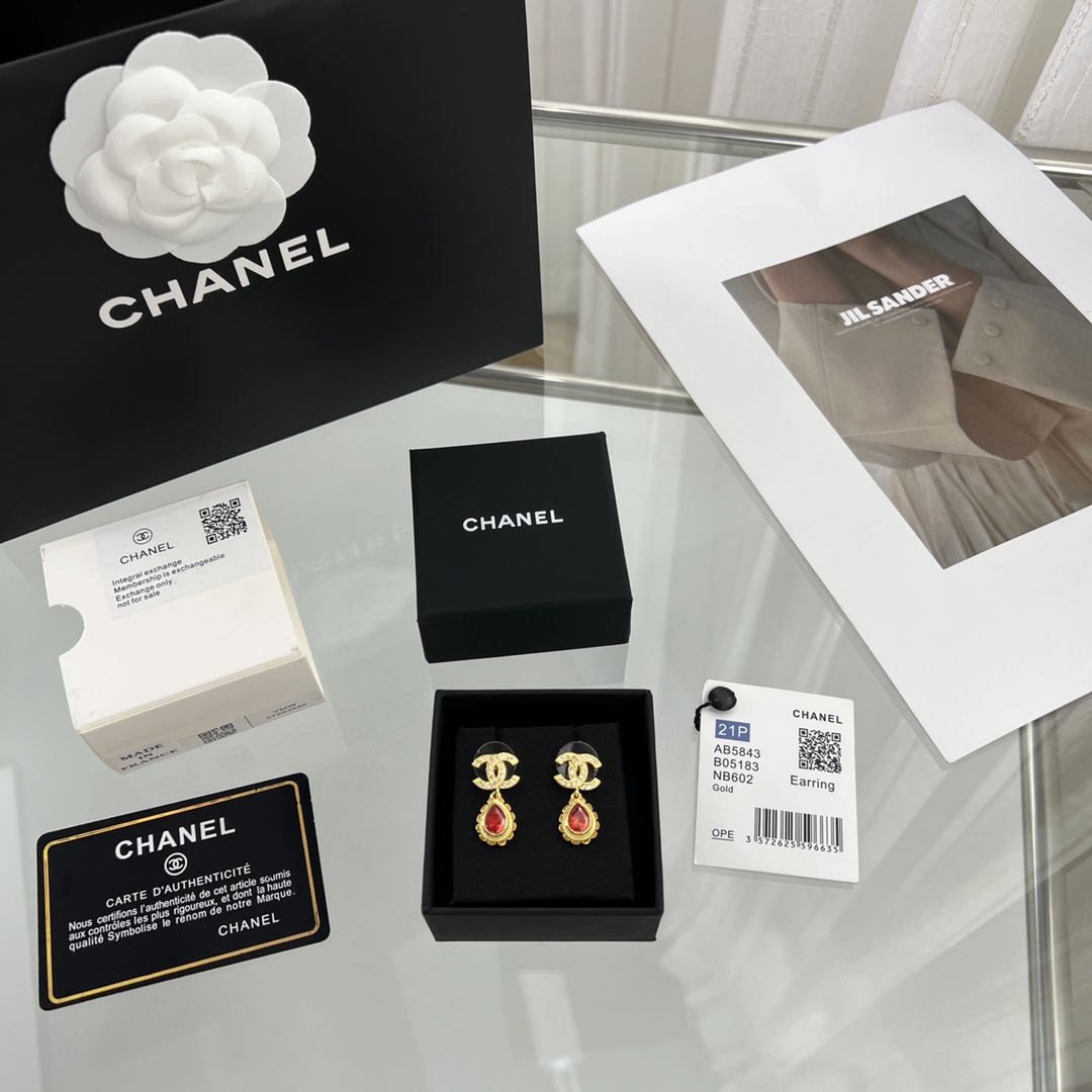 新款☑️CHANEL香奈儿双c水滴状耳钉耳环
