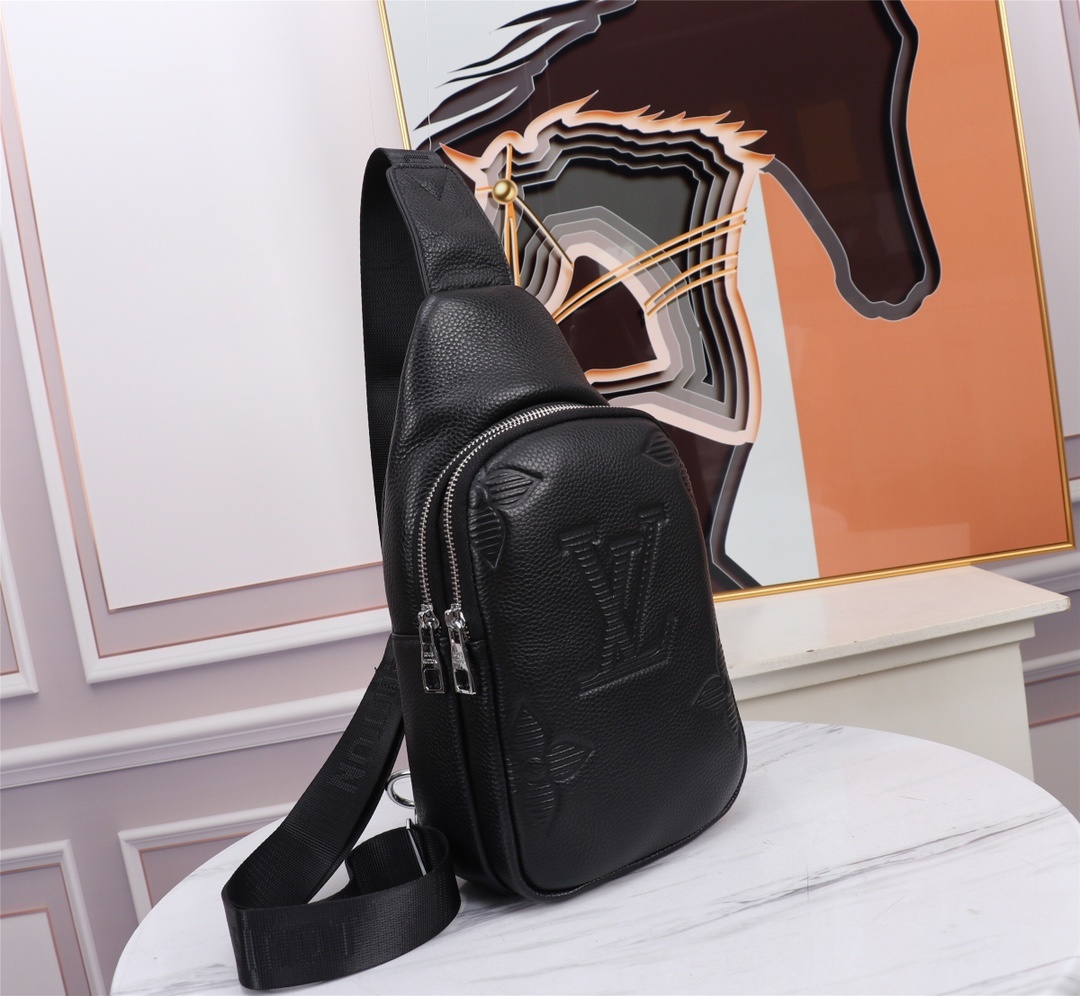 🌹 LOUIS VUITTON(路易威登)🆕高级定制 男士胸包系列 官网代购 顶级品质,可专柜对比。顶级