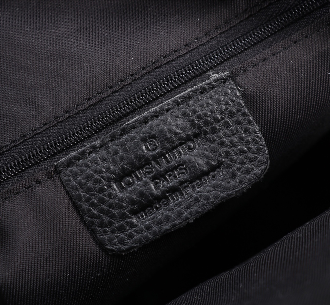 🌹 LOUIS VUITTON(路易威登)🆕高级定制 男士胸包系列 官网代购 顶级品质,可专柜对比。顶级