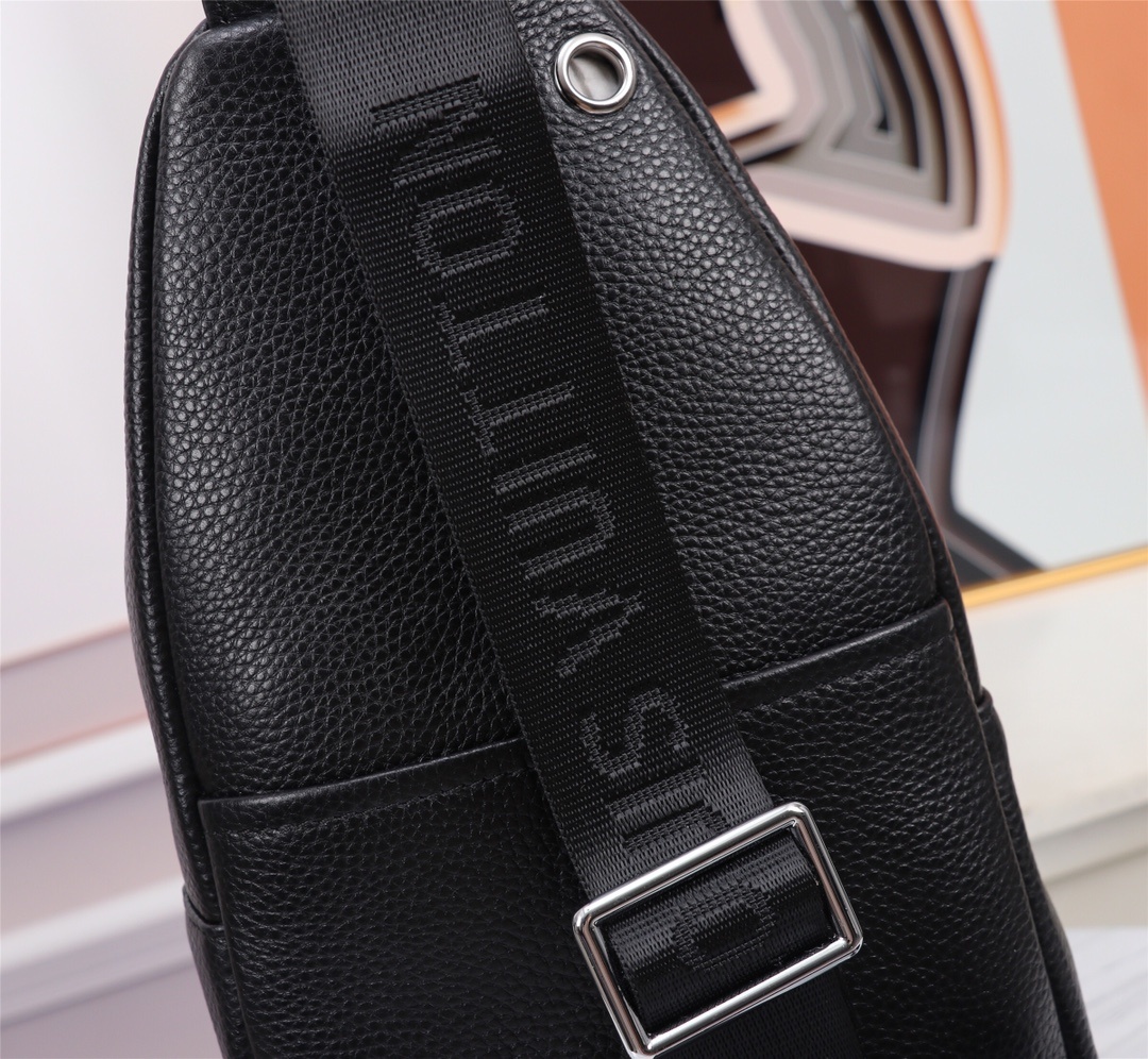 🌹 LOUIS VUITTON(路易威登)🆕高级定制 男士胸包系列 官网代购 顶级品质,可专柜对比。顶级