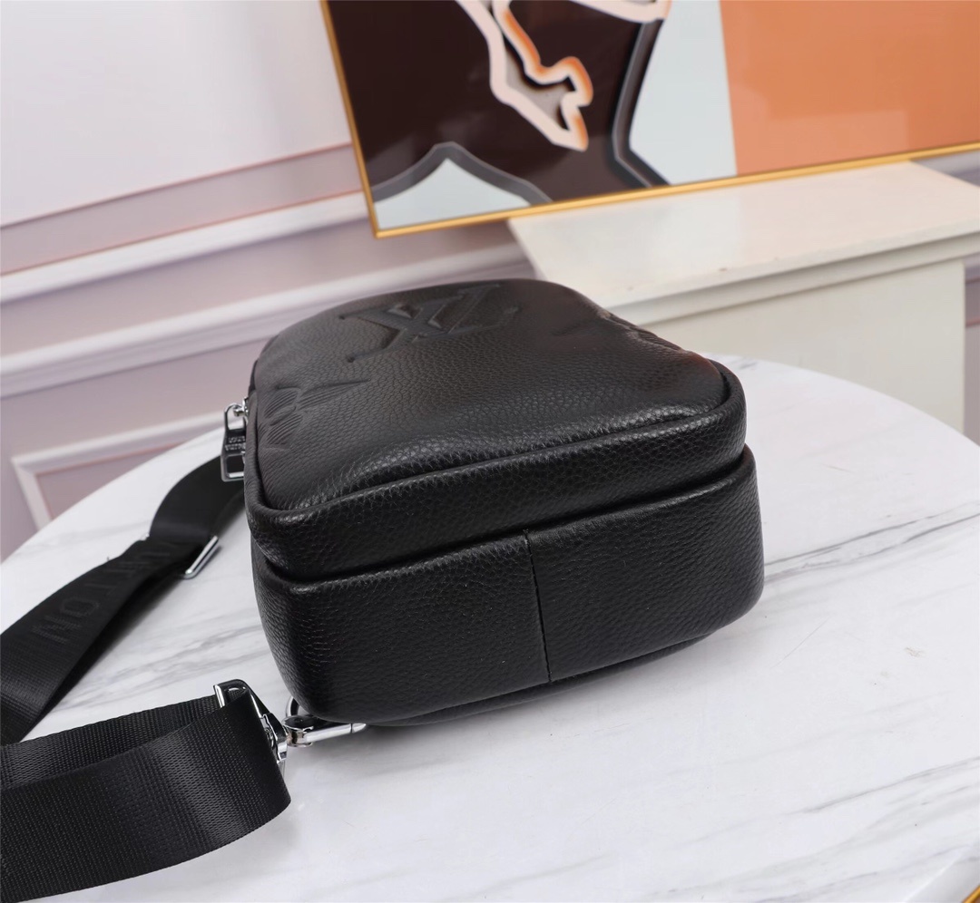 🌹 LOUIS VUITTON(路易威登)🆕高级定制 男士胸包系列 官网代购 顶级品质,可专柜对比。顶级