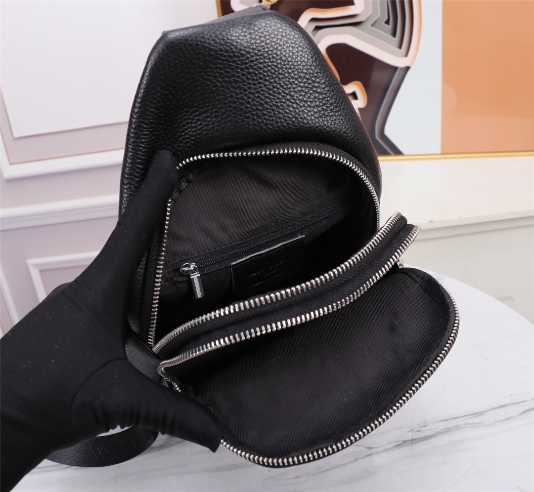 🌹 LOUIS VUITTON(路易威登)🆕高级定制 男士胸包系列 官网代购 顶级品质,可专柜对比。顶级