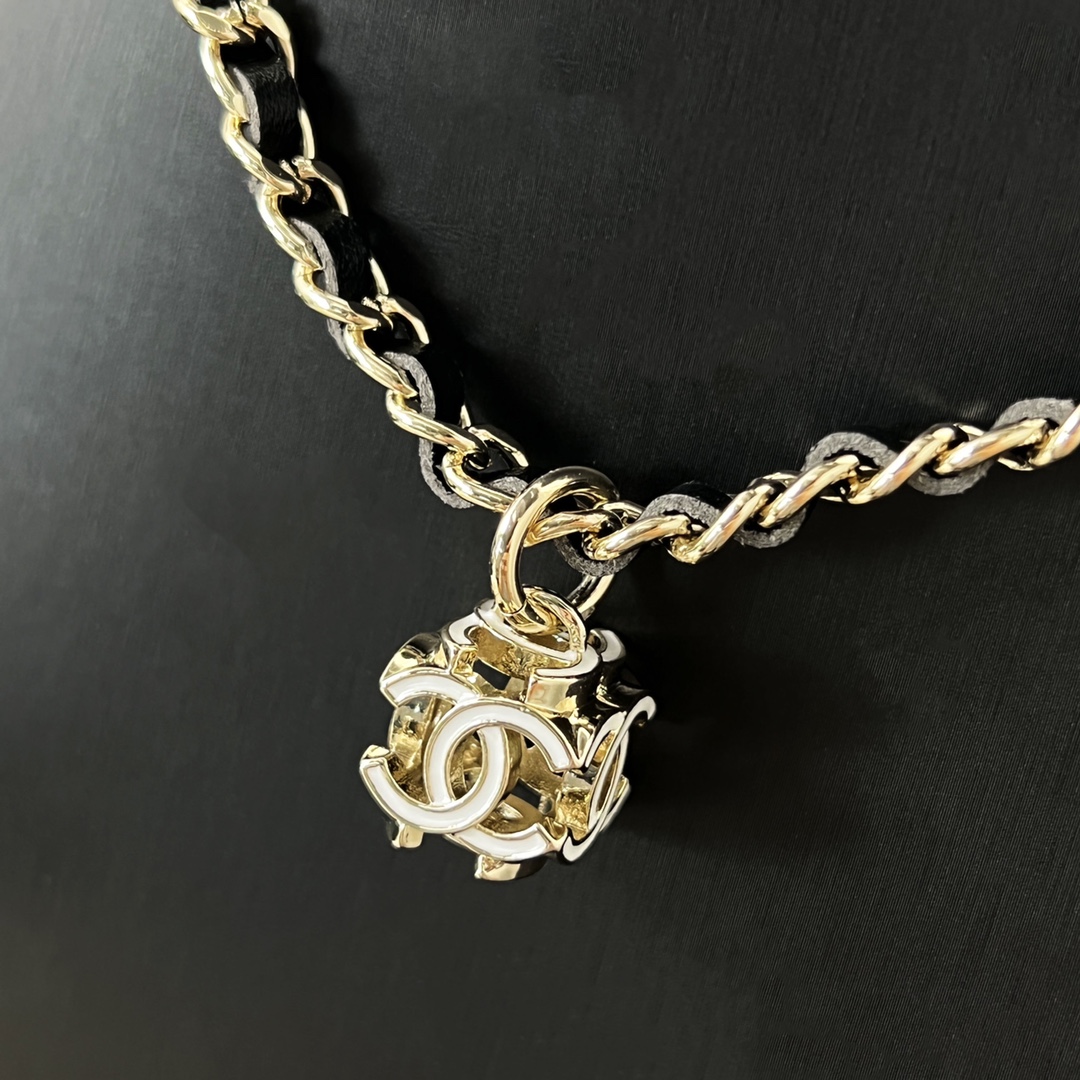 新款☑️CHANEL香奈儿双c方形黑皮绳项链