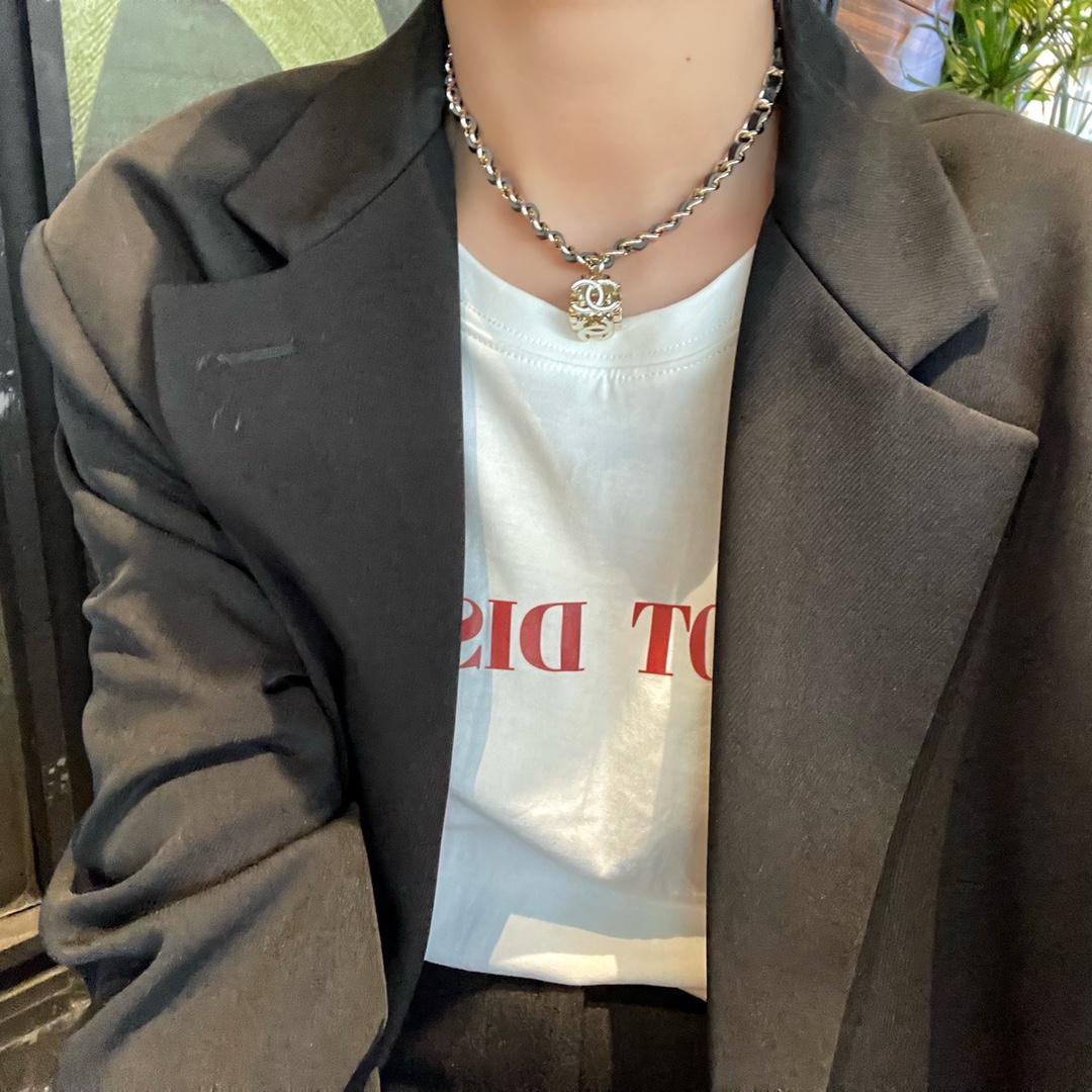 新款☑️CHANEL香奈儿双c方形黑皮绳项链