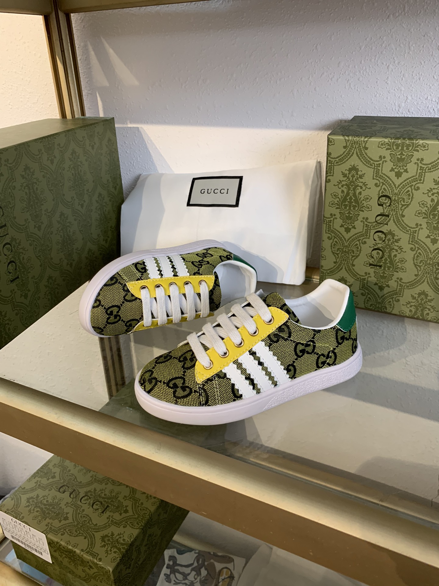 NO:211237,Gucci [Sheepskin Inner], original material, breathable sheepskin Inner, original board anti-slip rubber sole, fine workmanship, original last, comfortable to put on the foot, size: 23-35, Gucci series, gucci, gucci, sheepskin,19860909古奇GUCCI【羊皮内里】,原版材质,透气羊皮里,原板防滑橡胶大底,做工精细 原版楦型 上脚舒适 ,码数:23一35,古驰系列,gucci,gucci,sheepskin,,Children's