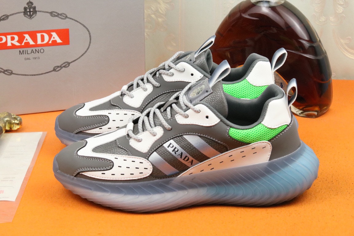 J0 高品质Prada 普拉达 上市著名奢侈品牌,专柜同步更新,意大利男鞋时尚杂志季刊封面主推款鞋面采用意大利进口头层牛皮制作,舒适透气网布内里.原版橡胶弹力大底,上脚舒适有型. 细节无可挑剔.码数38-43