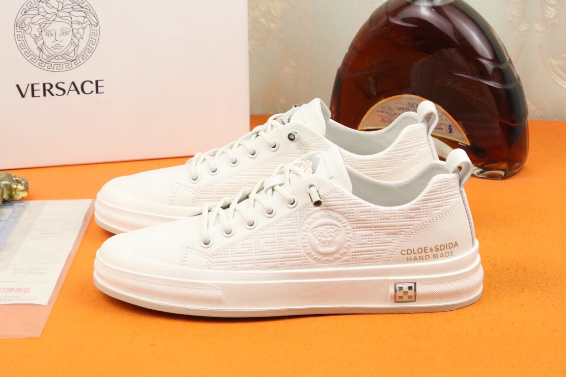 I5  Versace 范思哲  官网最 男士休闲时尚男鞋四季爆款版型时尚,潮男专属 独有的官网最新品牌元素元素鞋面优质进口牛皮,羊皮内里时尚又大方防滑橡胶大底实物拍摄38-43