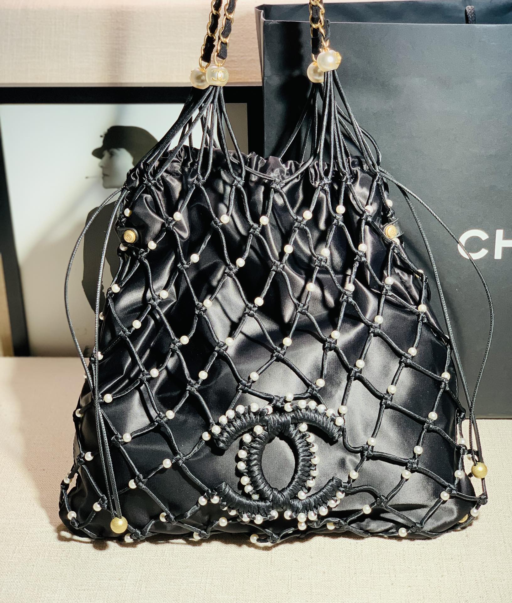 Elegant Pearl Embellished Tote Bag, Fashionable Handcrafted Net Design
