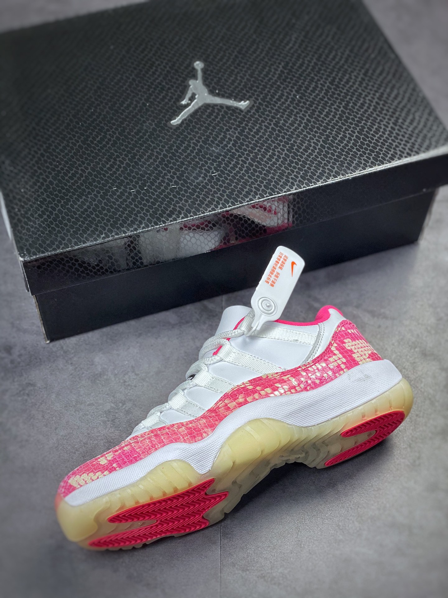 250 Air Jordan 11 Low ”Pink Snakeskin” 粉白蛇 AH7860-106