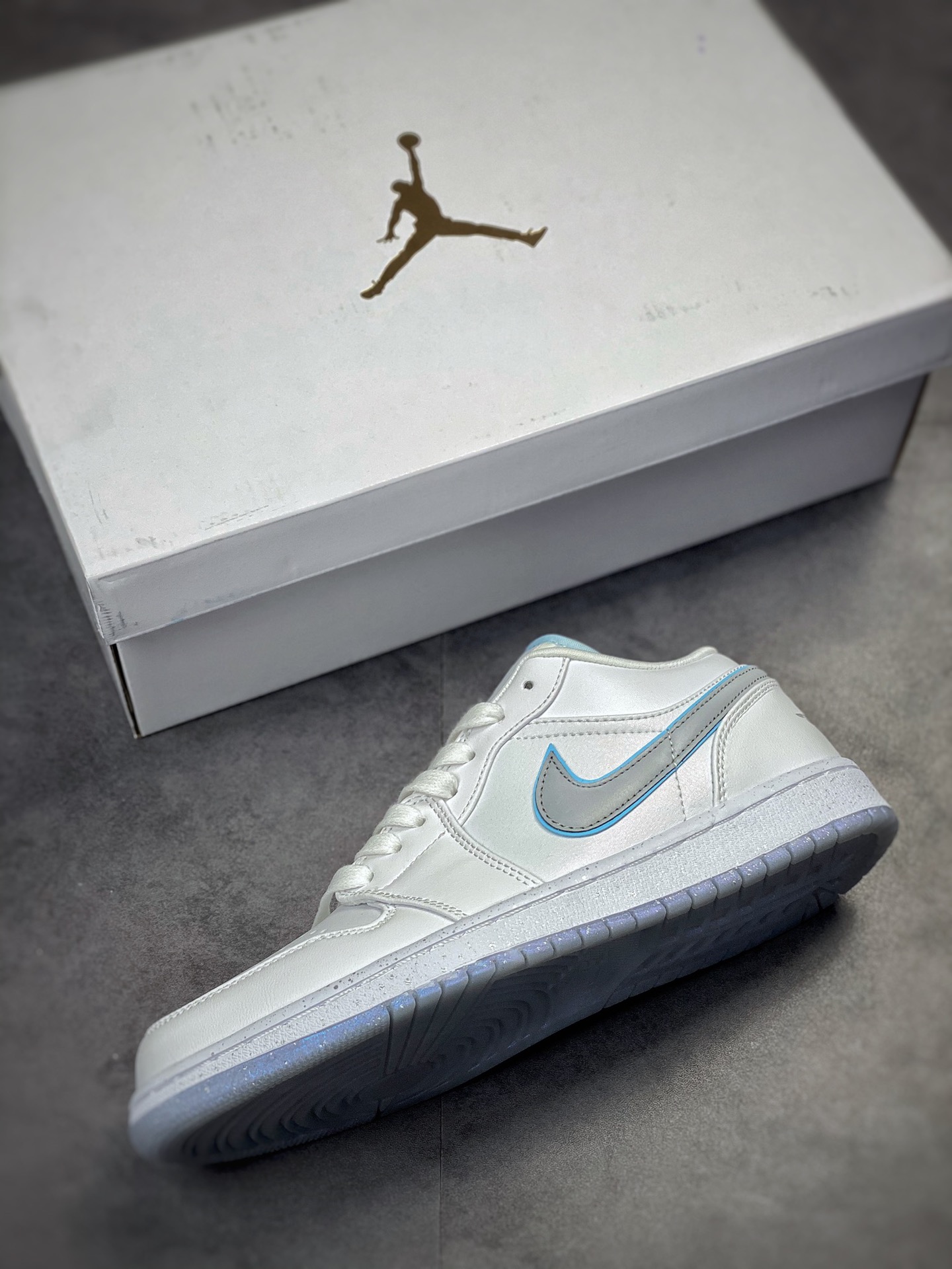 200 Air Jordan 1 Low 白银反光勾 AJ1乔1低帮休闲板鞋 FB1874-101