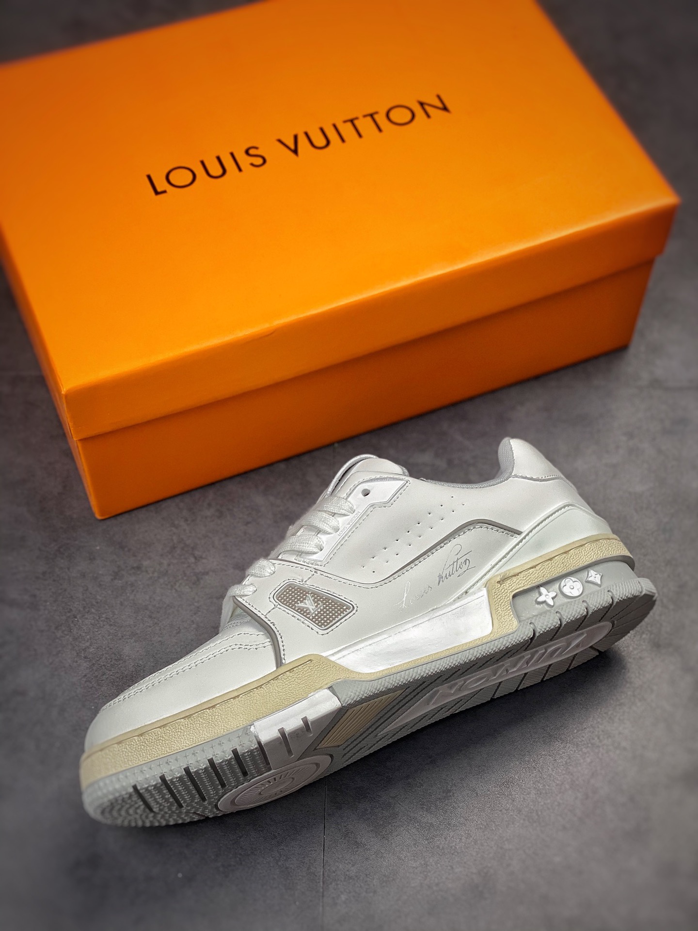 220 Louis Vuitton Trainer 路易威登 此款LV Trainer运动鞋