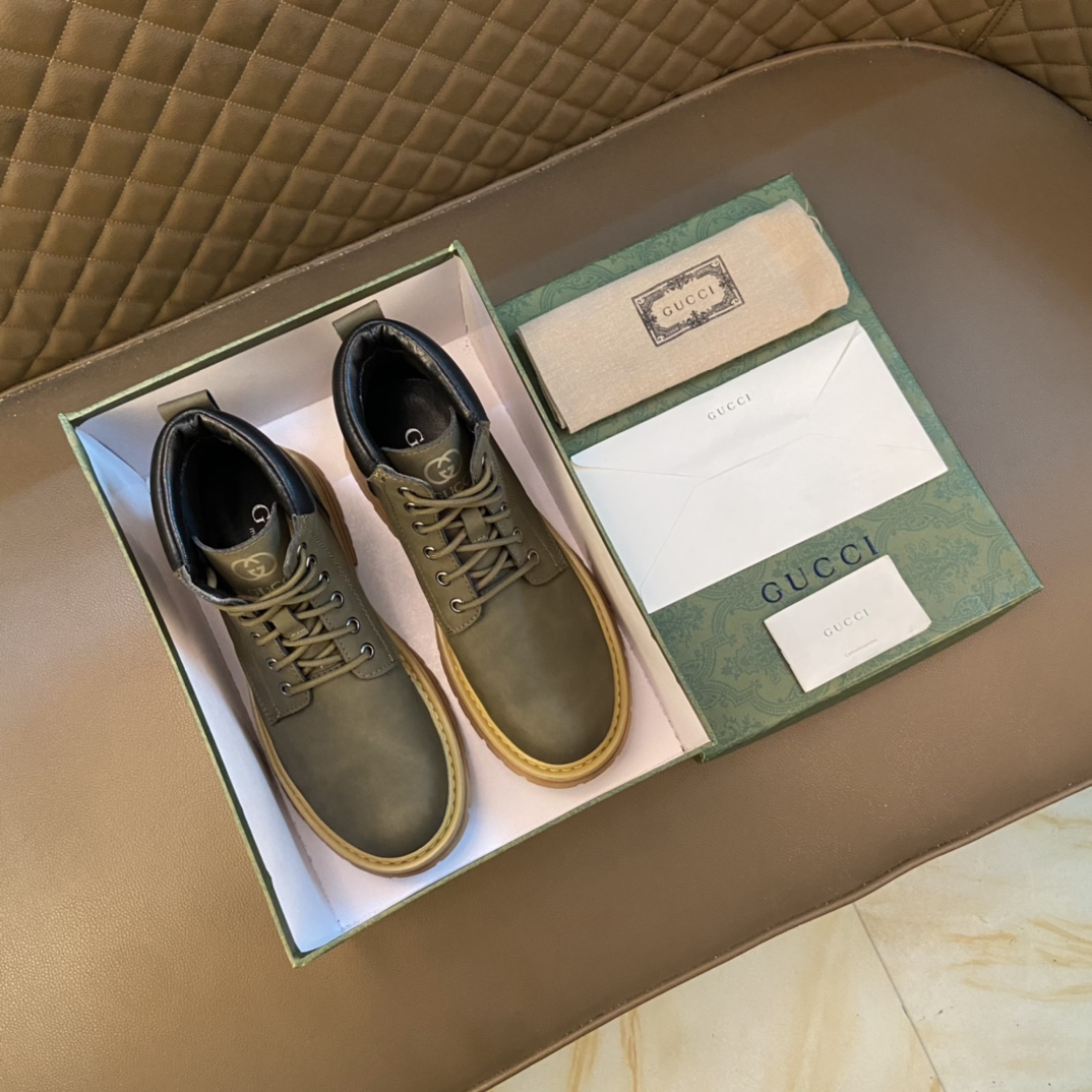 J0  配全套包装Gucci  古奇 GUCCI～四季高帮板鞋香港老爹鞋 原单顶级 精湛工艺 顶级质量英伦高端精品男士板鞋 英伦时尚风 原版Gucci  古奇  懒人套脚乐福款 此款面料采用进口顶级柔软小牛皮 羊皮内里适合司机驾车出行 原版防滑耐磨橡胶大底码数 38-44码 45 定做 灰色 黄色 绿色 可选长期供淘宝 天猫 提供无标图片供天猫 皮里 毛里可选