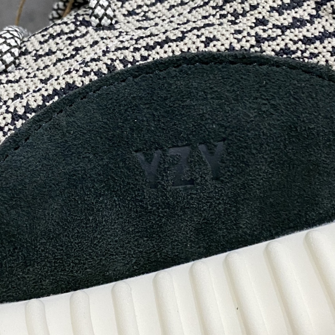 图片[2]-God版本2022版Yeezy350初代 \”Turtle Dove\” 灰白 AQ4832 原厂再生高弹纱 艺超原厂鞋带 原厂Cost高斯环保线 百宏原厂后拉织带环 德国进口巴斯夫大底 原档案底模数据 区别市面一切版本 均不是一个档次 辰元原厂针织代工 细节还原度极高 大几率过验 尺码 36 36.5 37 38 38.5 39 40 40.5 41 42 42.5 43 44 44.5 45 46 47-选品中心